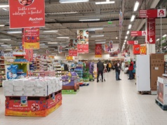Auchan porządkuje sieć. Co dalej z setkami supermarketów?