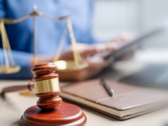 Zygmunt Solorz nie składa broni w walce o swoje imperium. "To jedyna deska ratunku"