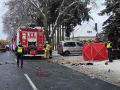 Studźce. Śmiertelny wypadek. Nie żyje 43-letnia kobieta, dwoje dzieci zostało rannych