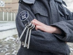 Szukają ludzi do pracy w służbach. Kuszą urlopem i dodatkami