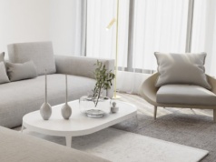 Eleganckie dodatki do domu - zegar, lustro, a może stolik kawowy? Szukamy ciekawych pomysłów