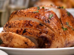 Soczysta pierś z indyka i kremowy sos z zielonym pieprzem. Prosty obiad jak z restauracji