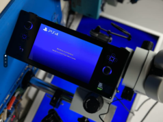 PS4 Slim jako konsola przenośna wygląda absurdalnie… ale działa bez problemu