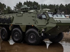 Ukraińscy szturmowcy ćwiczą na nowym transporterze