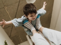 7-latek może sam pójść do szkoły, ale nie może sam pojechać windą