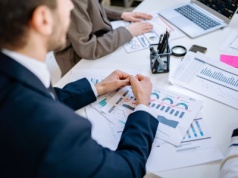 Servier zwiększa przychody o 16% i umacnia plan osiągnięcia 10 mld euro do 2030 roku