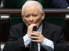 PiS stracił posłuch w ważnej grupie. Kaczyński robi co może, ale pudłuje