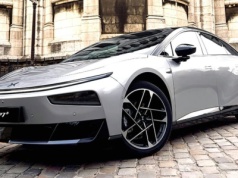 Xpeng P7+ wjeżdża na teren VW ID.7. Taniej, szybciej się ładuje, ale bez cudów