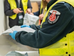 Celnicy zamówili w polskiej firmie koszule za miliony złotych