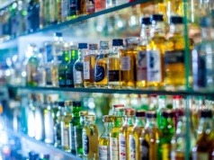 Ukradł ze Stokrotki butelkę wódki. Nie zdołał uciec, zatrzymał go robiący zakupy policjant po służbie