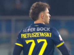 FC Porto zagra z Rangersami. Co z występem Oskara Pietuszewskiego?