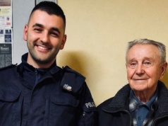 Staruszek zgubił w sklepie emeryturę. Nagle do domu zapukała policja