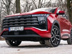 Test JAC JS8 Pro. Cennik należy zamocować przed oczami