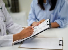 Zagraniczny wyjazd lub prezent? Ta grupa lekarzy musi się wytłumaczyć