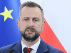 Doszło do awarii samolotu z szefem MON na pokładzie. Maszyna musiała zawrócić