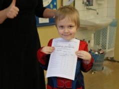 Dziś kończy się pierwsze półrocze roku szkolnego. Najmłodsi uczniowie otrzymali swoje pierwsze świadectwa