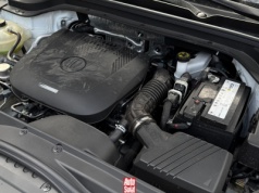 Odpalaj teraz silnik "na dwa razy" i wciskaj sprzęgło. Wydłużysz żywotność silnika i akumulatora