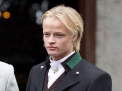 W sądzie będzie sam. Norweski pałac o procesie pasierba księcia