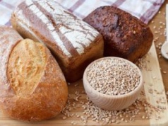 Dietetyk wskazał, który chleb z dyskontu jest godny uwagi. Bez drożdży i zbędnych dodatków