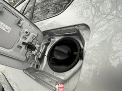 Ukryte funkcje wlewu paliwa, o których wielu kierowców nie wie. Bywają bardzo pomocne