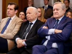 PiS uspokaja, ale za kulisami wrze. Wszystko przez nieobecność Kaczyńskiego -