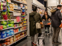 Lepsze wyniki spożywki i rolnictwa. Handel nadal z miliardowym długiem