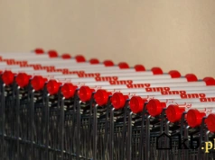 Jedna z najpopularniejszych kaw w Polsce teraz dużo taniej. Sprawdzamy cenę w Dino