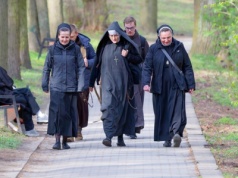 W Polsce i za granicą pracuje ponad 10 tys. zakonników, 16,6 tys. zakonnic i 1130 mniszek