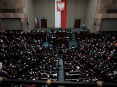 Loty posłów kosztowały Polaków miliony złotych. Rekordzistą polityk PiS