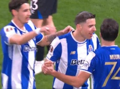 Była 41. minuta. Po golu cała drużyna ruszyła do Bednarka