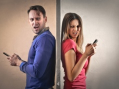 Amerykanie opętani polityką. Co piąty zerwał kontakt z przyjacielem przez różnice w poglądach