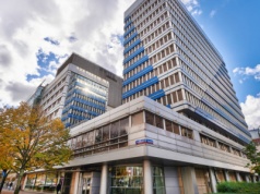 Te znane polskie biurowce wystawiono na sprzedaż. Cena wywoławcza?