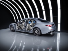 Mercedes pokazał nową Klasę S (2026). Technologia i fizyka zamiast „drewna i skóry”