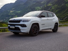 Jeep Compass Blackhawk Flex z nowym silnikiem 2.0 Turboflex
