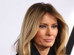 Przyciągała wzrok z niejednego powodu. Ale to wyjątkowo zwróciło uwagę