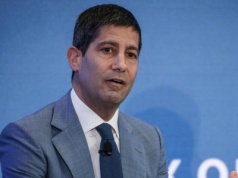 Dolar się umacnia, złoto i srebro tanieją z powodu spekulacji o nowym szefie Fed