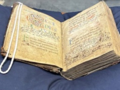 Odnaleziony w Stanach Zjednoczonych zabytkowy cysterski rękopis z XII w. wraca do Polski