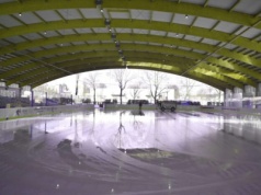 Karnawał na lodzie w Częstochowie. MOSiR żegna sezon łyżwiarski balem przebierańców