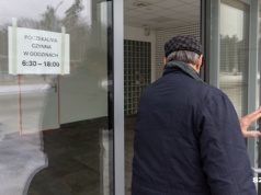 Poczekalnia na pętli tramwajowej Głębokie znowu otwarta