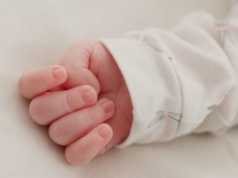 Znaleźli noworodka ukrytego w szafce. Wstrząsające sceny w Mławie