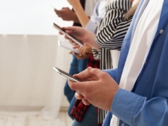 Jak pokolenie TikToka postrzega marki? Jeden błąd w sieci może kosztować fortunę