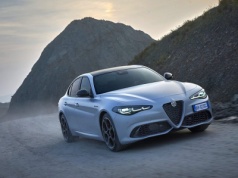Nowa Alfa Romeo Giulia ma wrócić na Giorgio EVO. W tle krąży hybrydowe V6 z Maserati