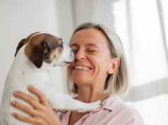 Twój pies cię liże? To nie zawsze jest oznaka miłości