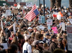 Tysiące osób na ulicach amerykańskich miast. Trwają masowe protesty