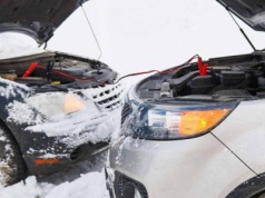 Jak odpalić samochód na kable? Jedna grupa kierowców ma problem