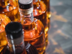 Koniak ofiarą ceł i napięć handlowych. Winnice znikają, popyt się kurczy