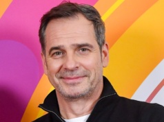 "Trzeba się kochać. Jak najczęściej". Paweł Deląg w nowym spektaklu o niecodziennej miłości, z Anitą Sokołowską na jednej scenie