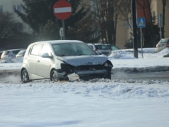 Lublin: Zderzenie Chevroleta i Renaulta na skrzyżowaniu ul. Diamentowej z ul. Wrotkowską