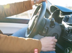 Tych ośmiu rzeczy nie rób z samochodem podczas siarczystych mrozów