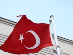 Kontrowersyjny napis na ambasadzie Turcji w Warszawie